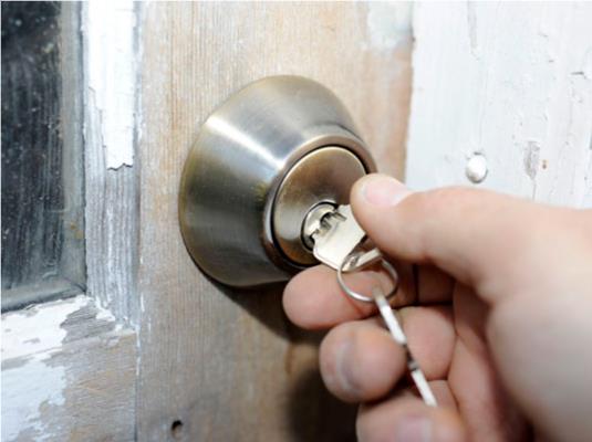 كيفية تثبيت قفل ديدبولت