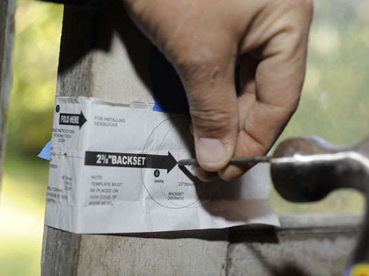 كيفية تثبيت قفل ديدبولت