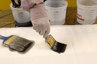 كيفية تنظيف طلاء الألكيد من فرش الطلاء