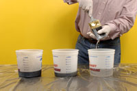 كيفية تنظيف طلاء الألكيد من فرش الطلاء