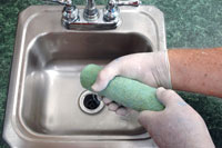 كيفية تنظيف طلاء اللاتكس من أغطية الأسطوانة والأقفاص