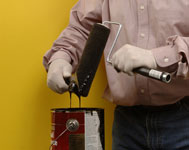 كيفية تنظيف الدهان الزيتي من أغطية الأسطوانة والأقفاص