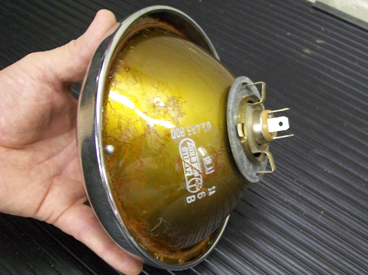 كيفية استبدال المصابيح الأمامية المختومة