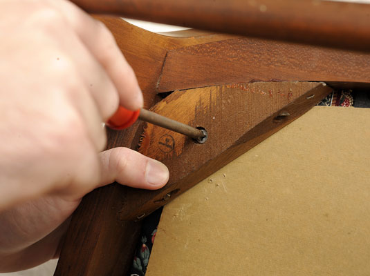 إعادة تنجيد كراسي غرفة الطعام