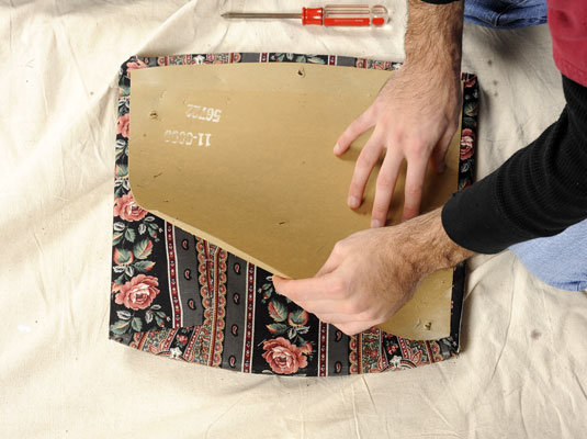 إعادة تنجيد كراسي غرفة الطعام