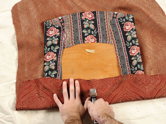 إعادة تنجيد كراسي غرفة الطعام