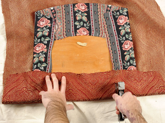 إعادة تنجيد كراسي غرفة الطعام