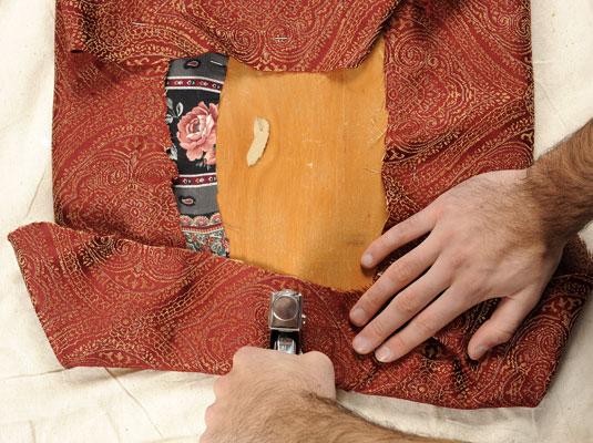 إعادة تنجيد كراسي غرفة الطعام