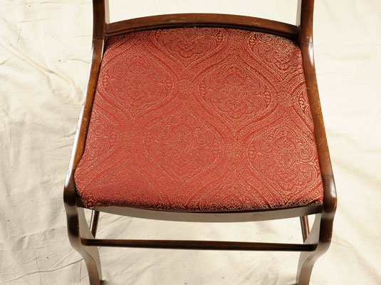 إعادة تنجيد كراسي غرفة الطعام