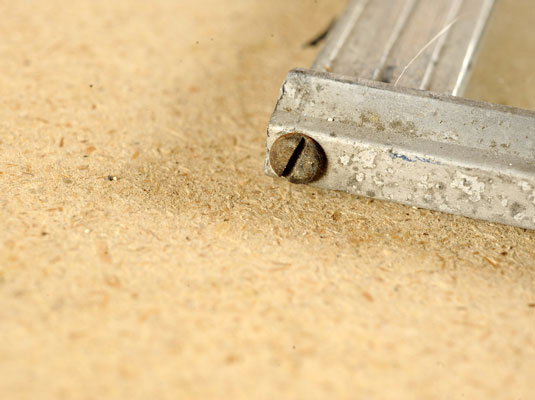 كيفية استبدال جزء زجاجي في نافذة انزلاقية