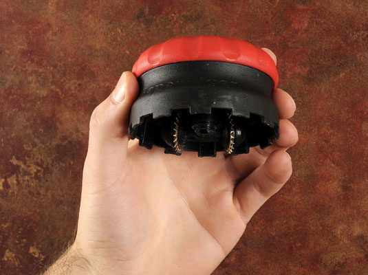 كيفية خلع ورق الحائط من دريوال بالنقع والكشط