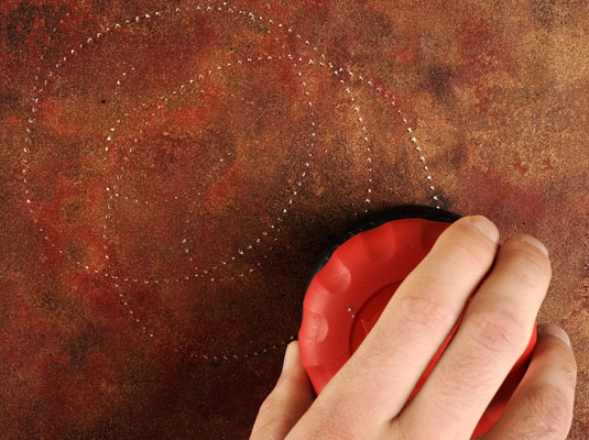 كيفية خلع ورق الحائط من دريوال بالنقع والكشط