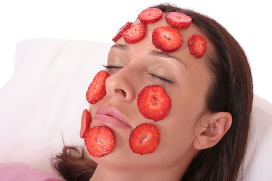 10 علاجات تجميل نباتية لاستخدامها على بشرتك