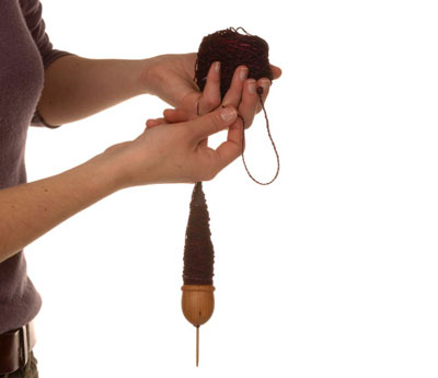 كيفية صنع خيوط الكابلات على مغزل اليد