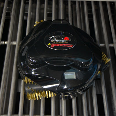 يقوم Grillbot بأتمتة تنظيف الشواية
