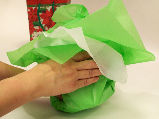 كيفية تغليف الهدايا في كيس الهدايا